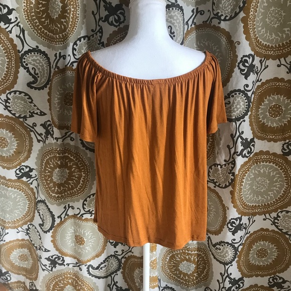 Brand new mustard top - Picture 3 of 5